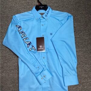 Selling this beautiful Ariat CLASSIC fit, color is “CENOTE AQUA”.